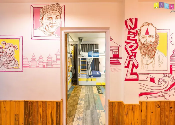 Flock Hostel *